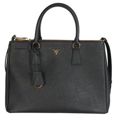 Tote media con doppia zip di Prada in Saffiano nero Galleria Lux
