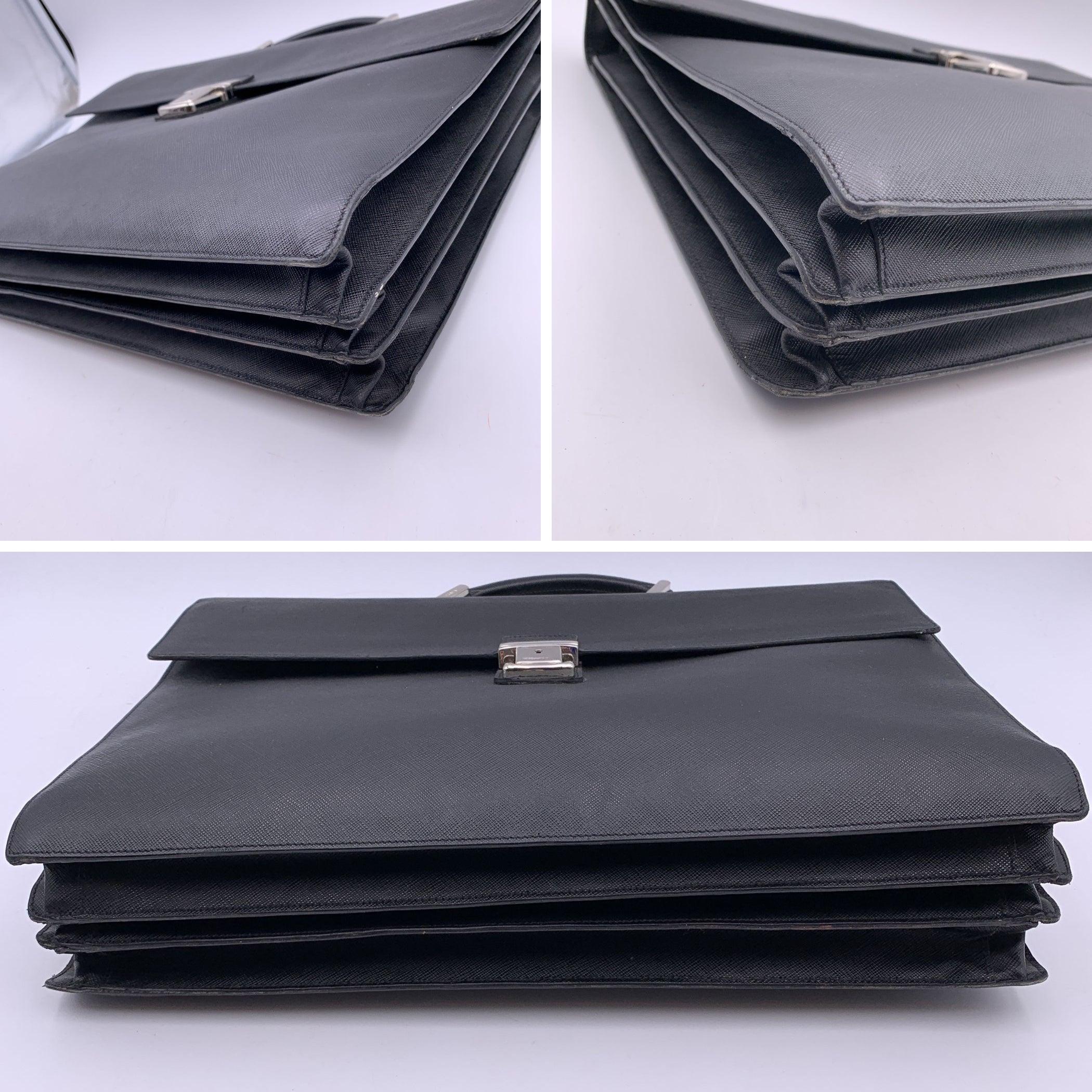Prada Black Saffiano Leather 3 Gussets Briefcase Work Bag Unisexe en vente
