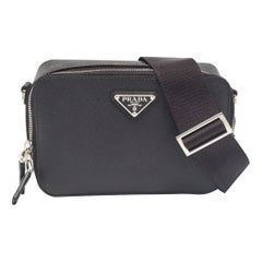 Prada Schwarze Saffiano Brique Umhängetasche aus Leder