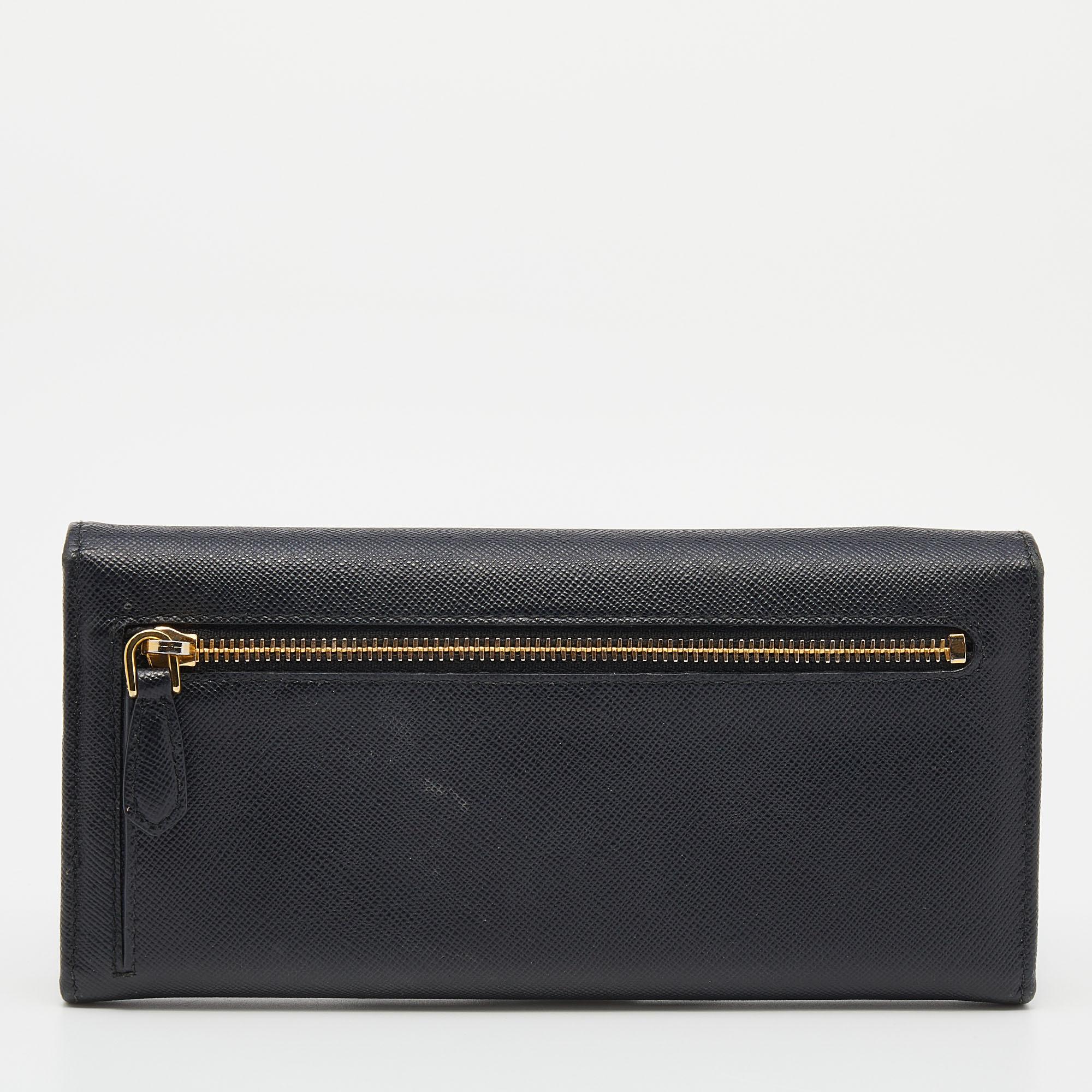 Blending a classy design aesthetic with fine craftsmanship is this Prada flap wallet. Although designed to be functional and apt for everyday use, the Saffiano leather designer wallet is also highly appealing.

Includes: Original Box, Authenticity