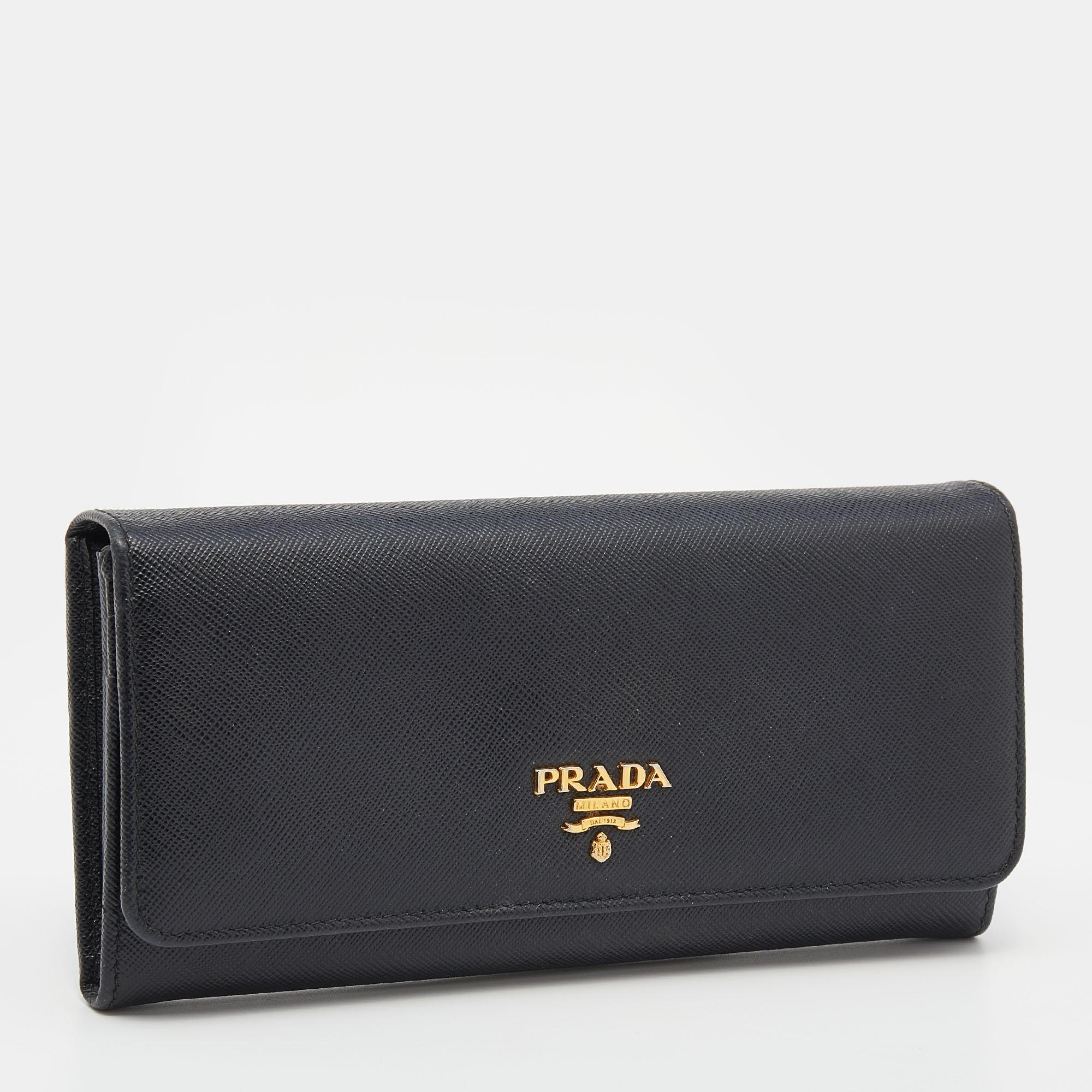 Prada Black Saffiano Leather Continental Wallet In Excellent Condition In Dubai, Al Qouz 2