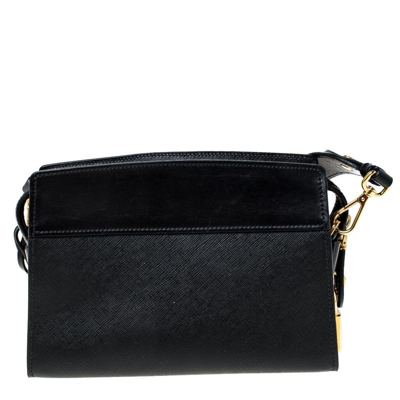 From the house of Prada comes this gorgeous crossbody bag. Crafted from Saffiano leather, it flaunts a padlock and a clochette. The zip-top closure opens to reveal a well sized interior and the bag is complete with an adjustable shoulder strap. Your