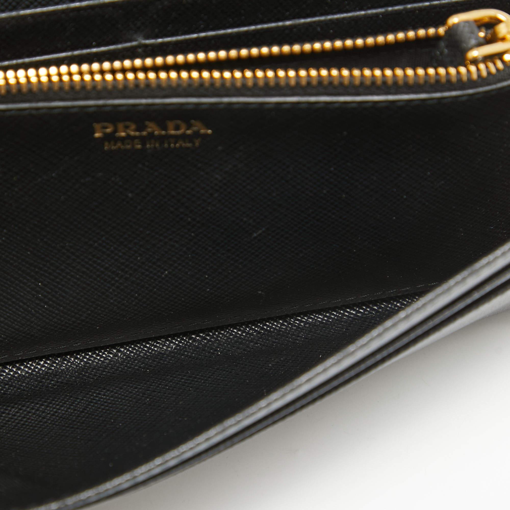 This designer wallet is an immaculate balance of sophistication and rational utility. It has been designed using prime quality materials and elevated by a sleek finish. The creation is equipped with ample space for your monetary essentials.