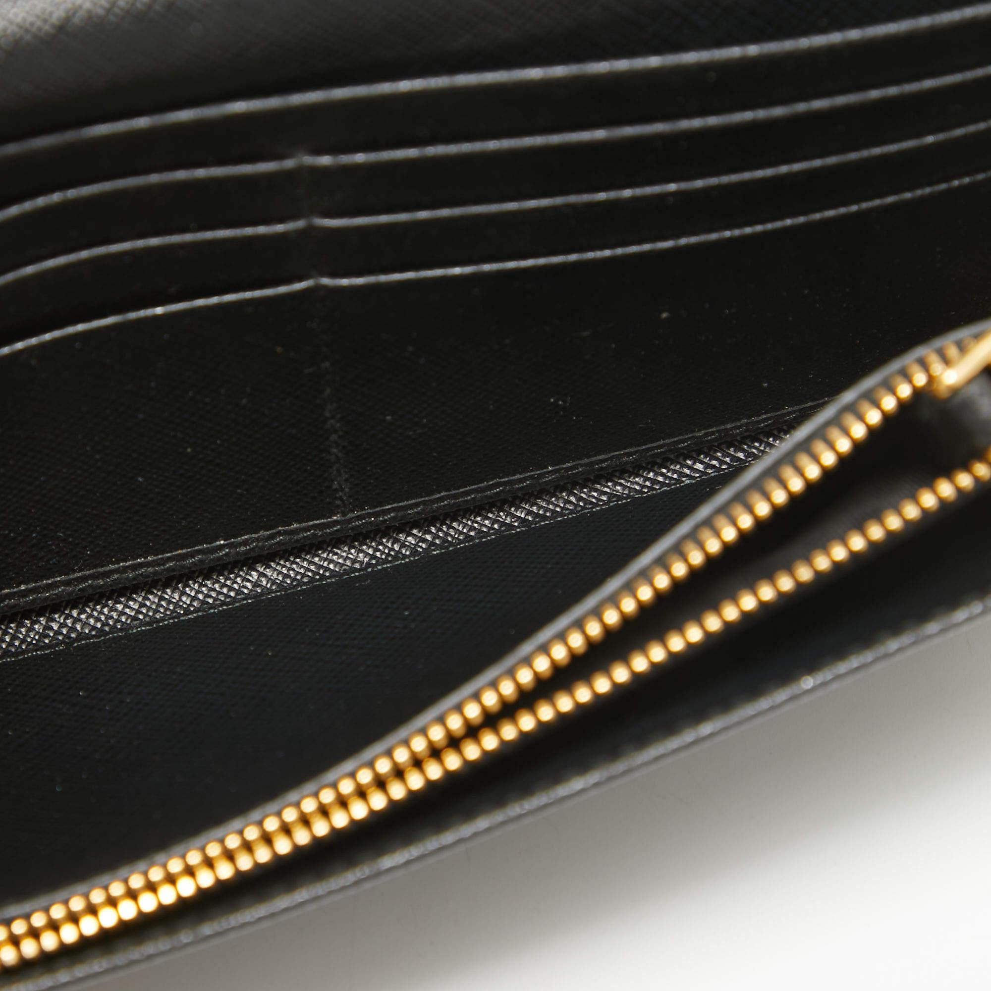 Prada Black Saffiano Leather Flap Continental Wallet In Good Condition For Sale In Dubai, Al Qouz 2