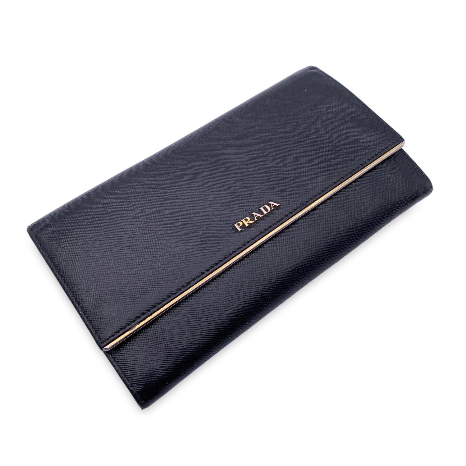 Prada Black Saffiano Leather Large Contnental Wallet 1MH311 In Good Condition In Rome, Rome