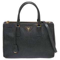 Prada Tote grande Galleria con doppia zip in pelle saffiano nera