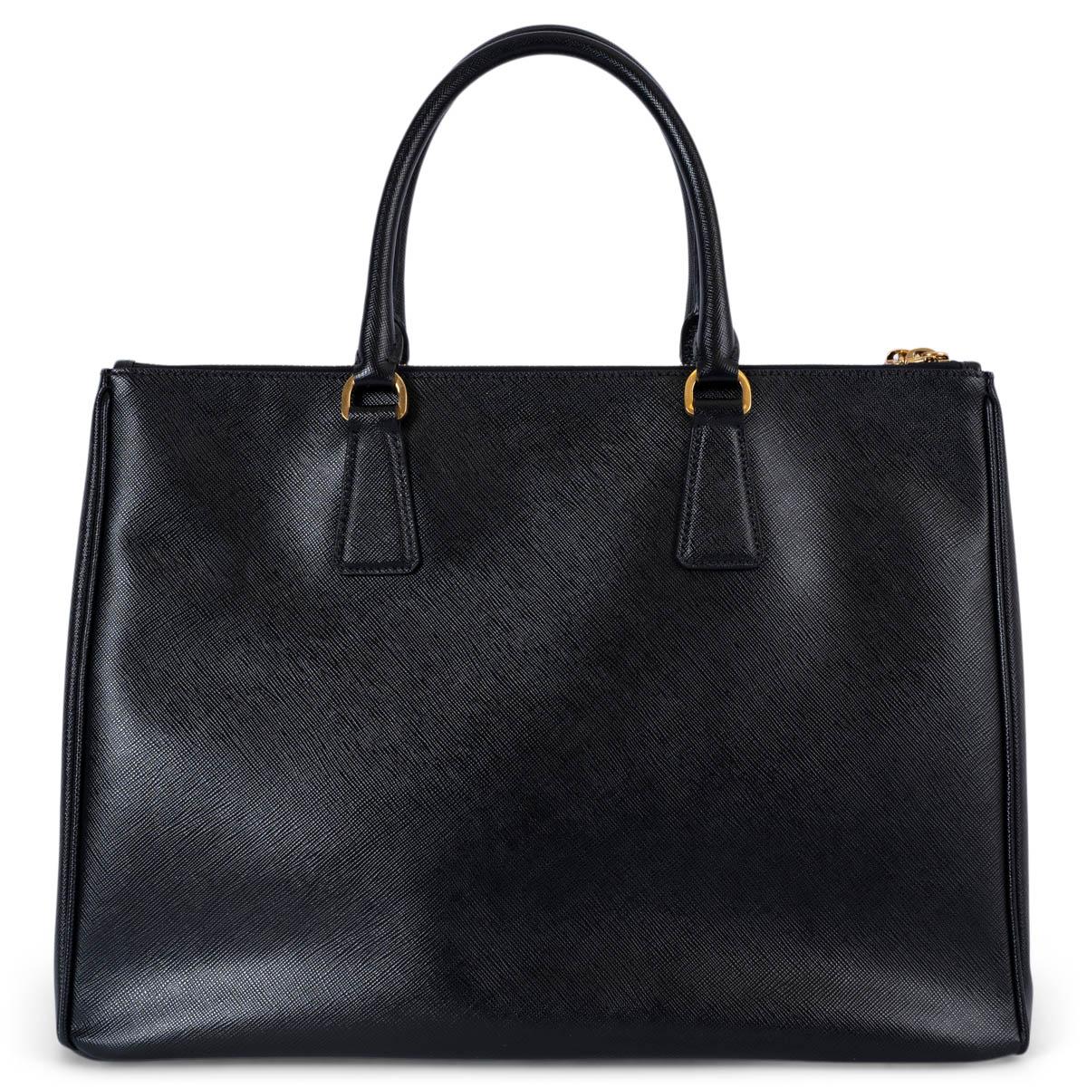PRADA black Saffiano leather LARGE GALLERIA Tote Bag In Excellent Condition In Zürich, CH