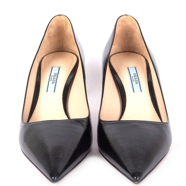PRADA black Saffiano leather Pointed-Toe Pumps Shoes 38 at 1stDibs