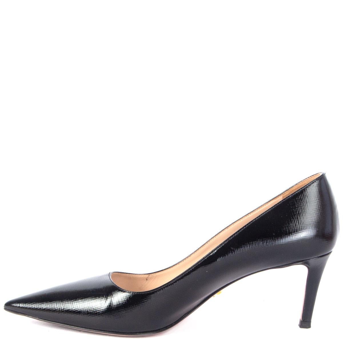 PRADA schwarze spitz zulaufende Saffiano-Pumps aus Leder 38 (Schwarz)