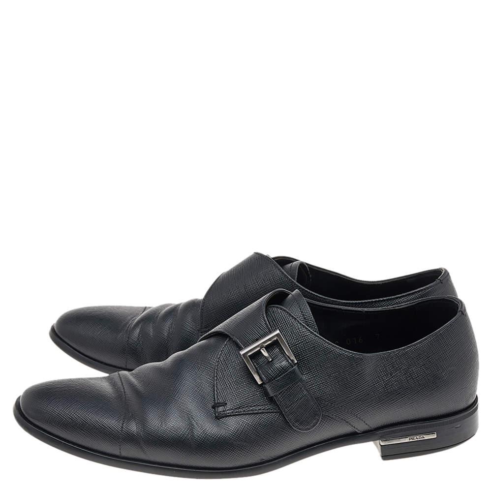 Prada Black Saffiano Leather Slip on Loafers Size 40.5 In Good Condition For Sale In Dubai, Al Qouz 2