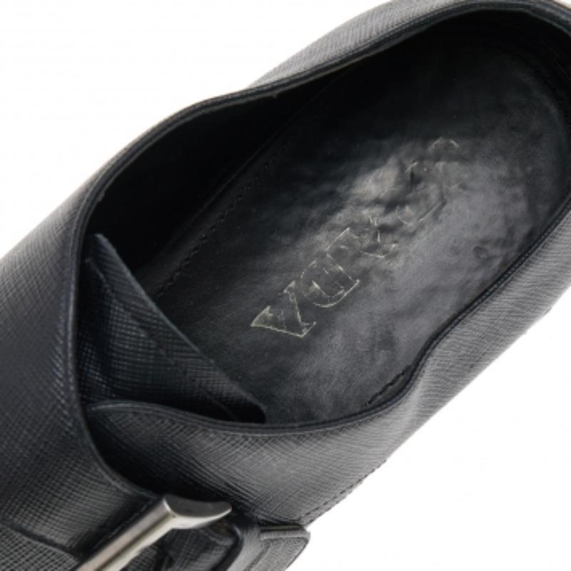 Uomo Prada, mocassini in pelle nera saffiano misura 40,5 in vendita