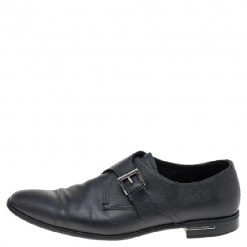 Prada, mocassini in pelle nera saffiano misura 40,5 in vendita 1