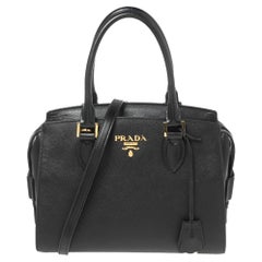 Prada Schwarze Crossbody-Tasche aus Saffiano-Leder mit Griff oben