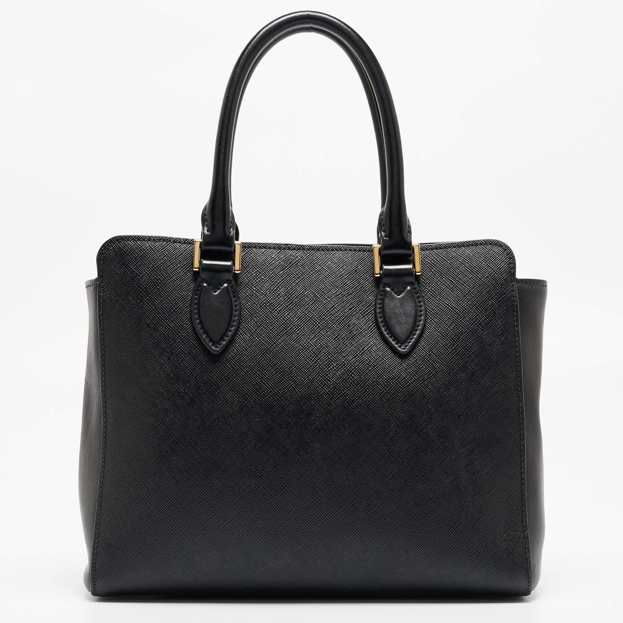 Be it your daily commute to work, shopping sprees, and vacations, a Prada tote bag will never fail you. This designer creation is made to last and assist you in your fashion-filled days.

Includes: Detachable Strap