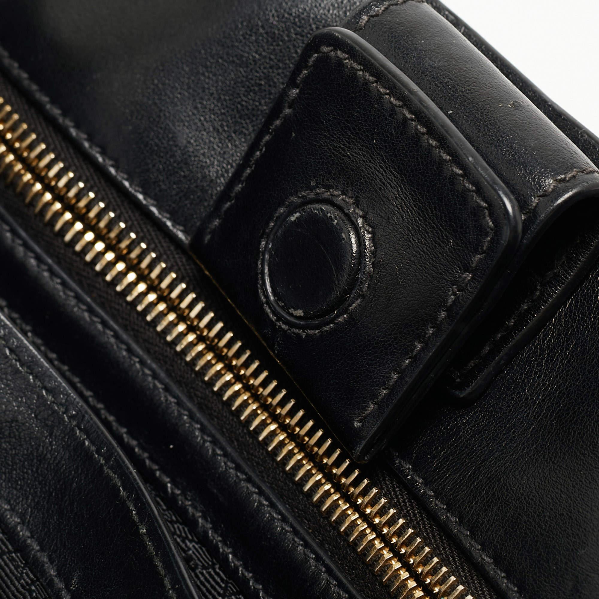 Prada Black Saffiano Leather Tote In Good Condition In Dubai, Al Qouz 2