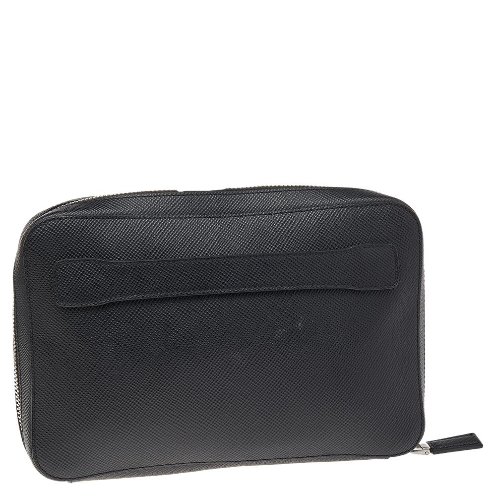 With a simple and sophisticated design, this Prada wallet is a wardrobe staple. Made from Saffiano leather, it flaunts a black shade and the brand label at the front. Multiple card slots and pockets in the interior are secured by a zip-around