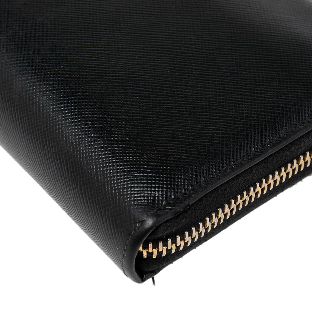 Prada Black Saffiano Leather Zip Around Wallet In Good Condition In Dubai, Al Qouz 2