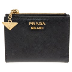 Prada Schwarz Saffiano Lux Bifold kompakte Brieftasche aus Leder