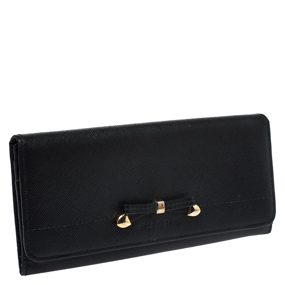 Prada Black Saffiano Lux Leather Bow Flap Wallet In Good Condition In Dubai, Al Qouz 2