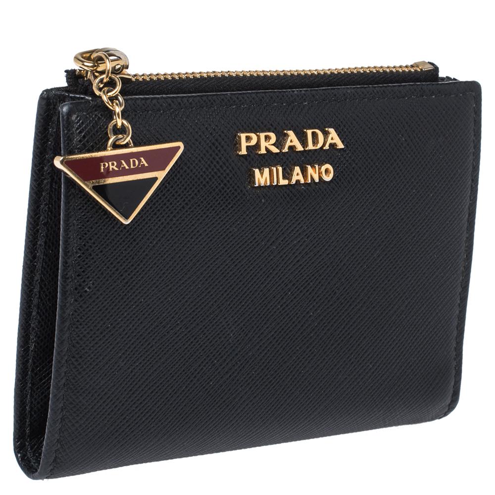 Prada Black Saffiano Lux Leather Compact Wallet In Good Condition In Dubai, Al Qouz 2