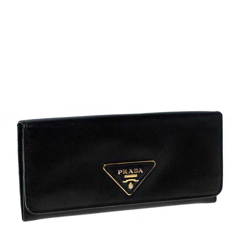 Prada Black Saffiano Lux Leather Continental Wallet In Good Condition In Dubai, Al Qouz 2