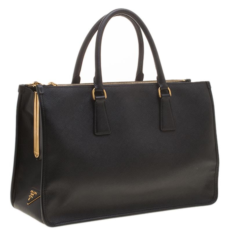 Prada Black Saffiano Lux Leather Frame Top Handle Bag In Good Condition In Dubai, Al Qouz 2