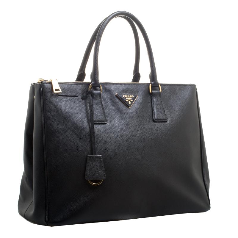 Prada Black Saffiano Lux Leather Large Double Zip Tote In Good Condition In Dubai, Al Qouz 2