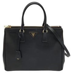 Tote con doppia zip Galleria in pelle saffiano Lux nera di Prada