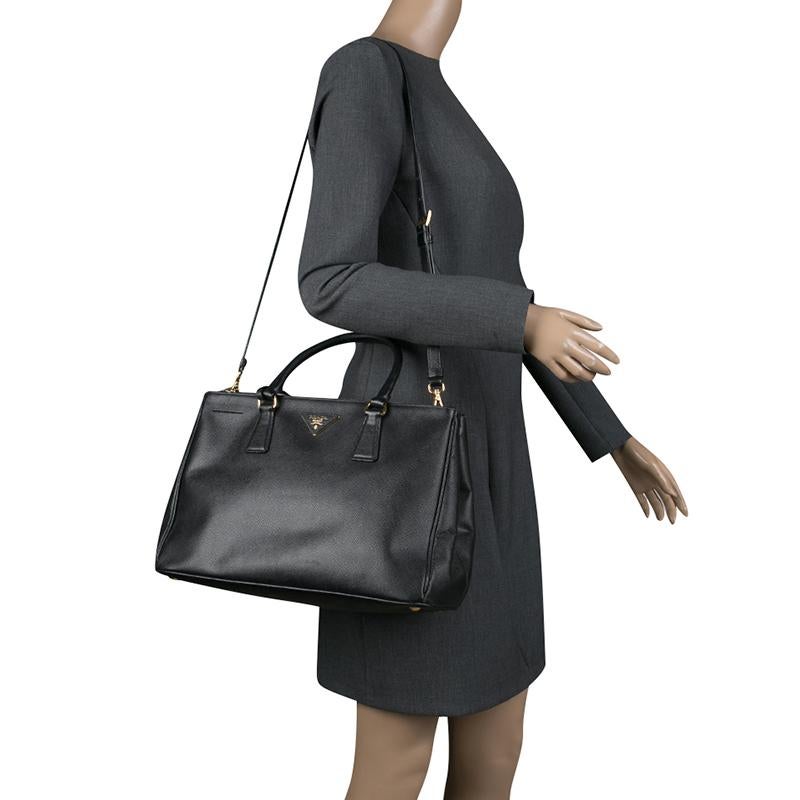 Prada Black Saffiano Lux Leather Medium Double Zip Tote In Good Condition In Dubai, Al Qouz 2