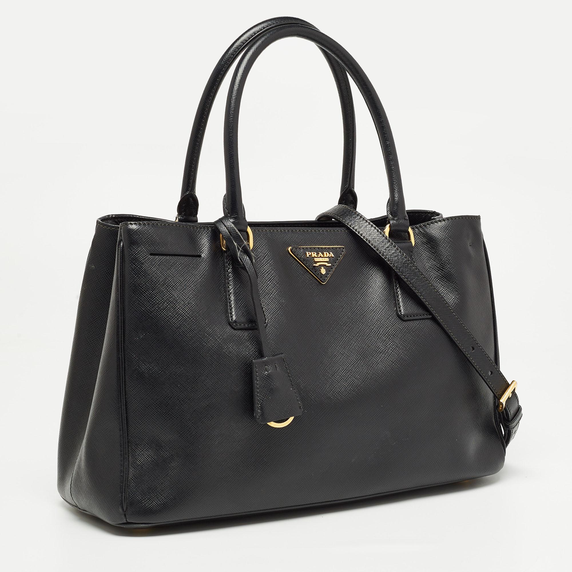 Prada Black Saffiano Lux Leather Medium Middle Zip Tote In Good Condition In Dubai, Al Qouz 2