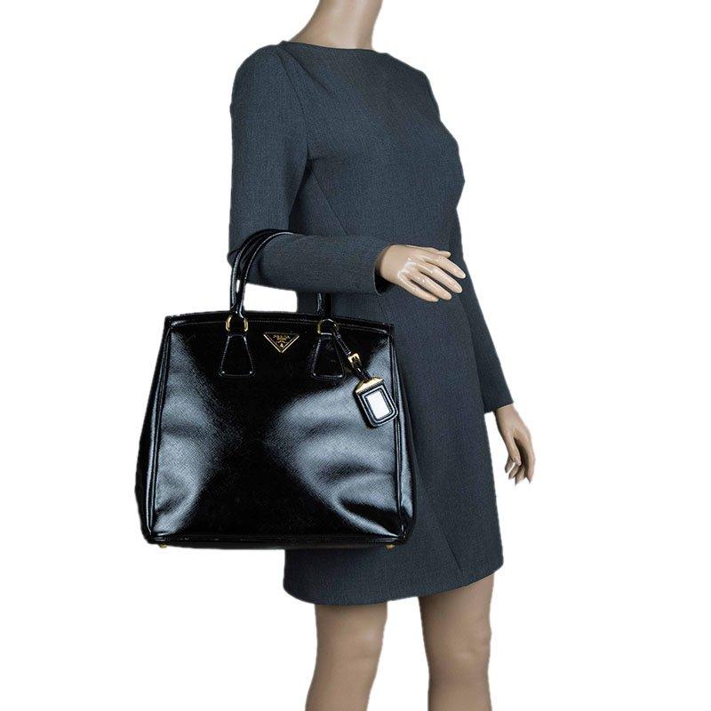 Prada Black Saffiano Lux Leather Parabole Shopping Tote In Good Condition In Dubai, Al Qouz 2