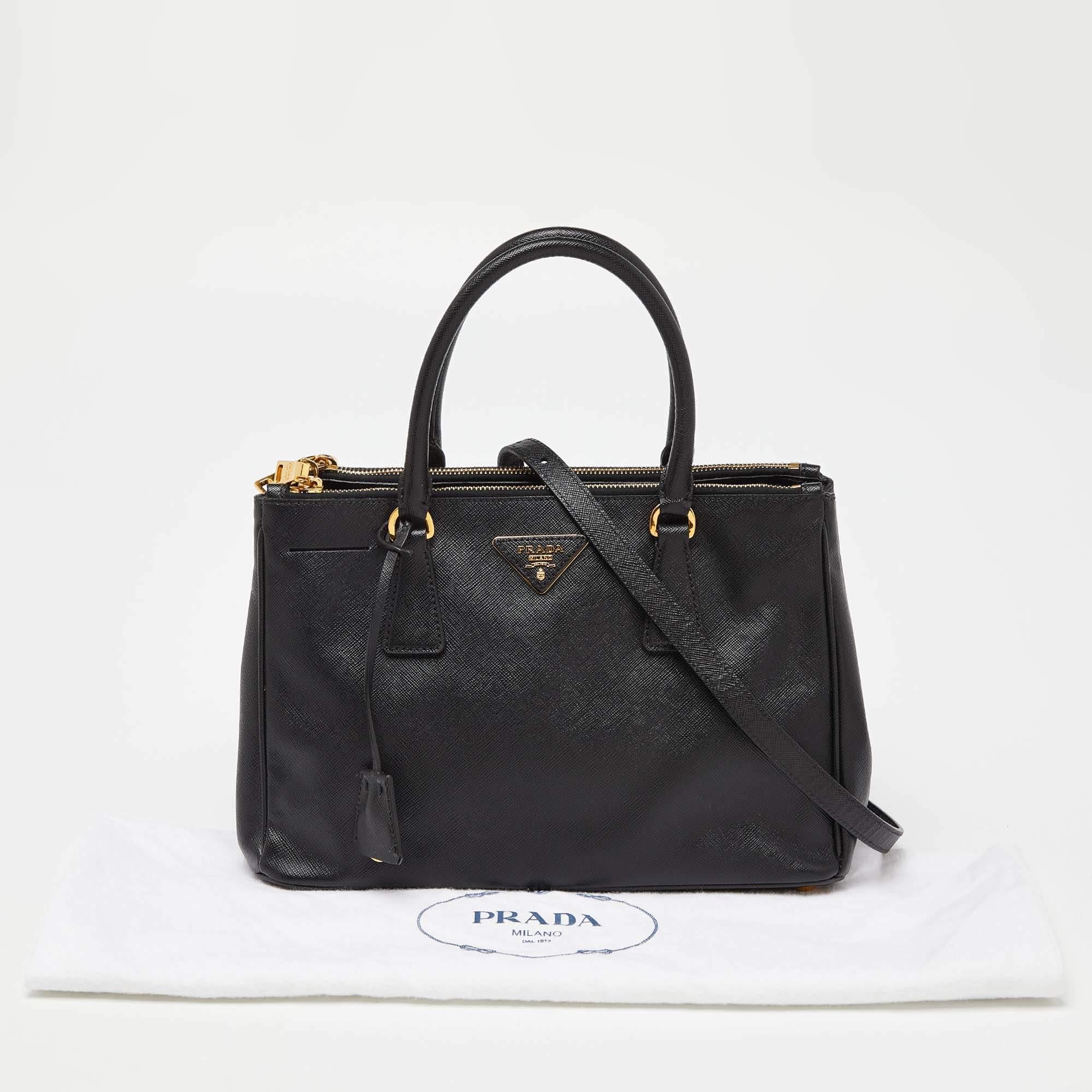 Prada Black Saffiano Lux Leather Small Galleria Double Zip Tote with Wallet For Sale 6