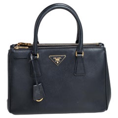 Prada Kleine Galleria-Tasche aus schwarzem Saffiano-Luxusleder