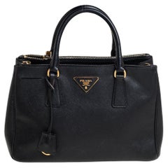 Prada Schwarze Galleria-Tasche aus Saffiano Lux Leder