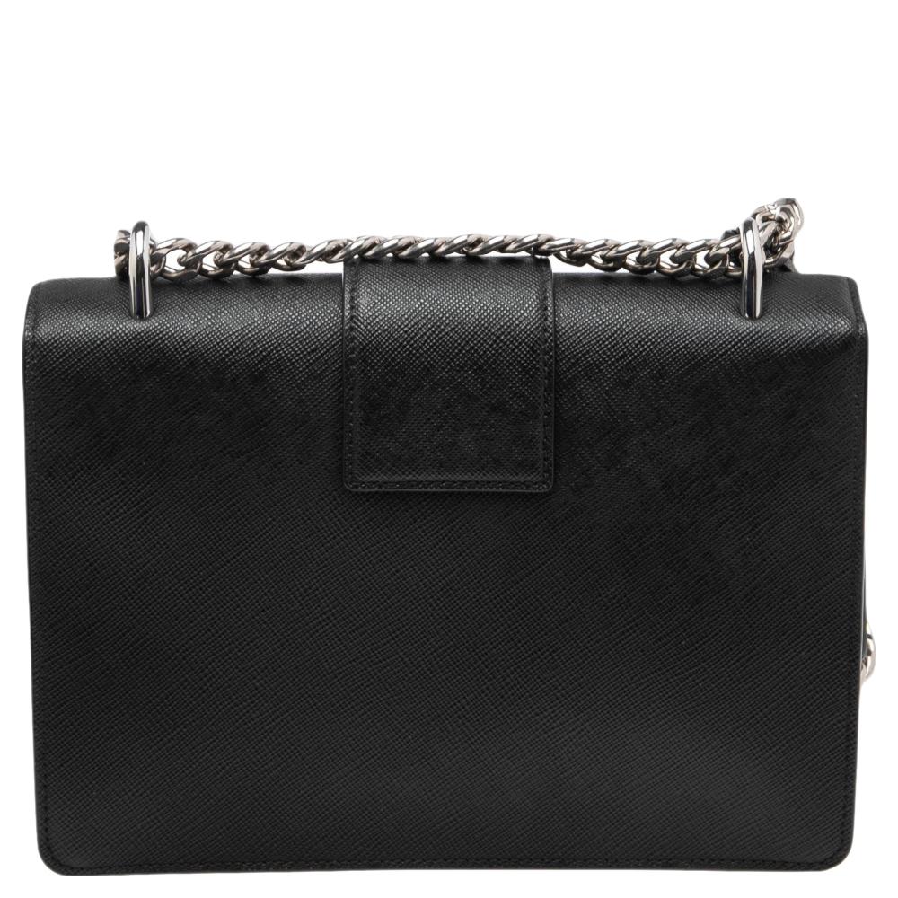 When it’s Prada, you know it’s got to be trendy! Made of leather, this black bag with the metal lock can be easily carried off with a lot of outfits- it’s easy, breezy, and beautiful! It comes with a chain and leather strap for you to parade it in