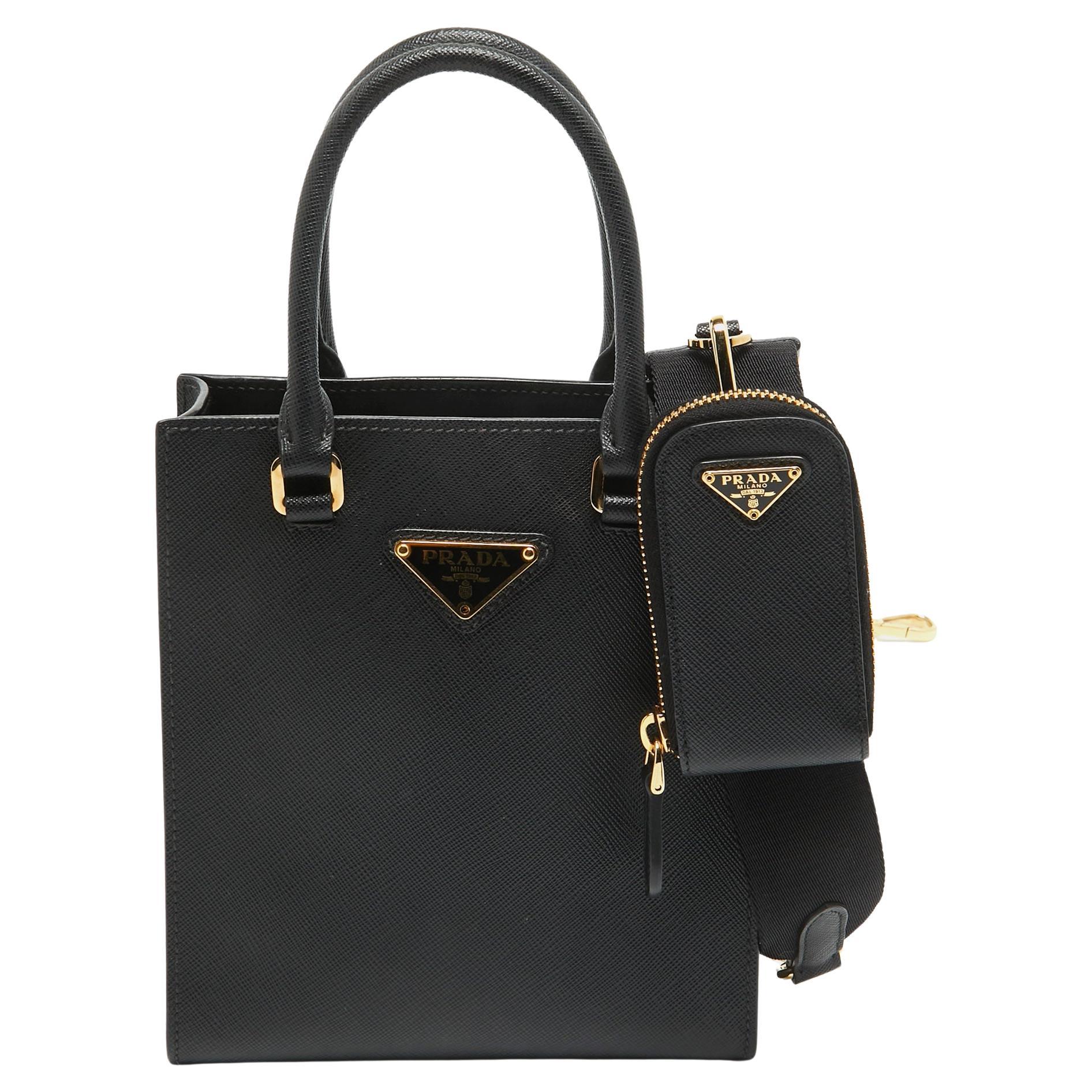 Prada - Petit sac à main en cuir Saffiano Lux noir en vente