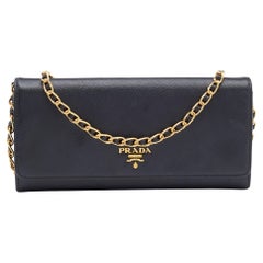 Prada Schwarzes Saffiano Lux Leder Portemonnaie an Kette