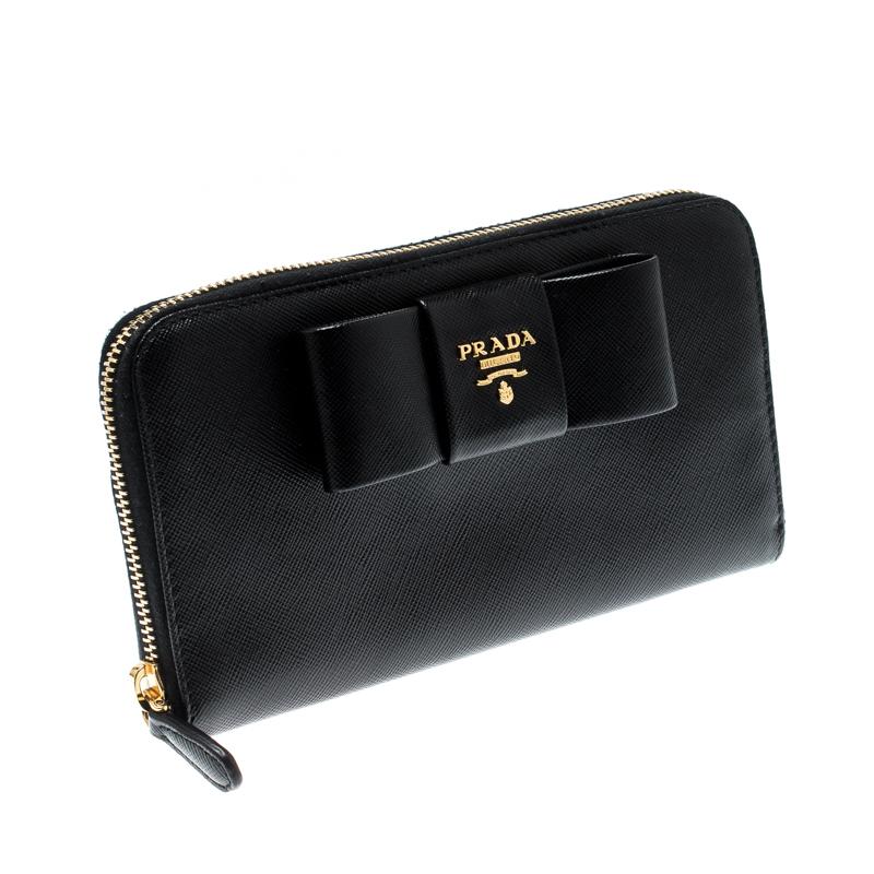 Prada Black Saffiano Lux Leather Zip Around Wallet In Good Condition In Dubai, Al Qouz 2