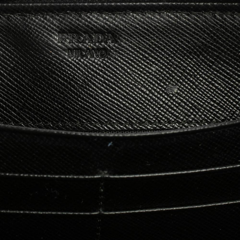 Prada Black Saffiano Lux Leather Zip Around Wallet In Good Condition In Dubai, Al Qouz 2