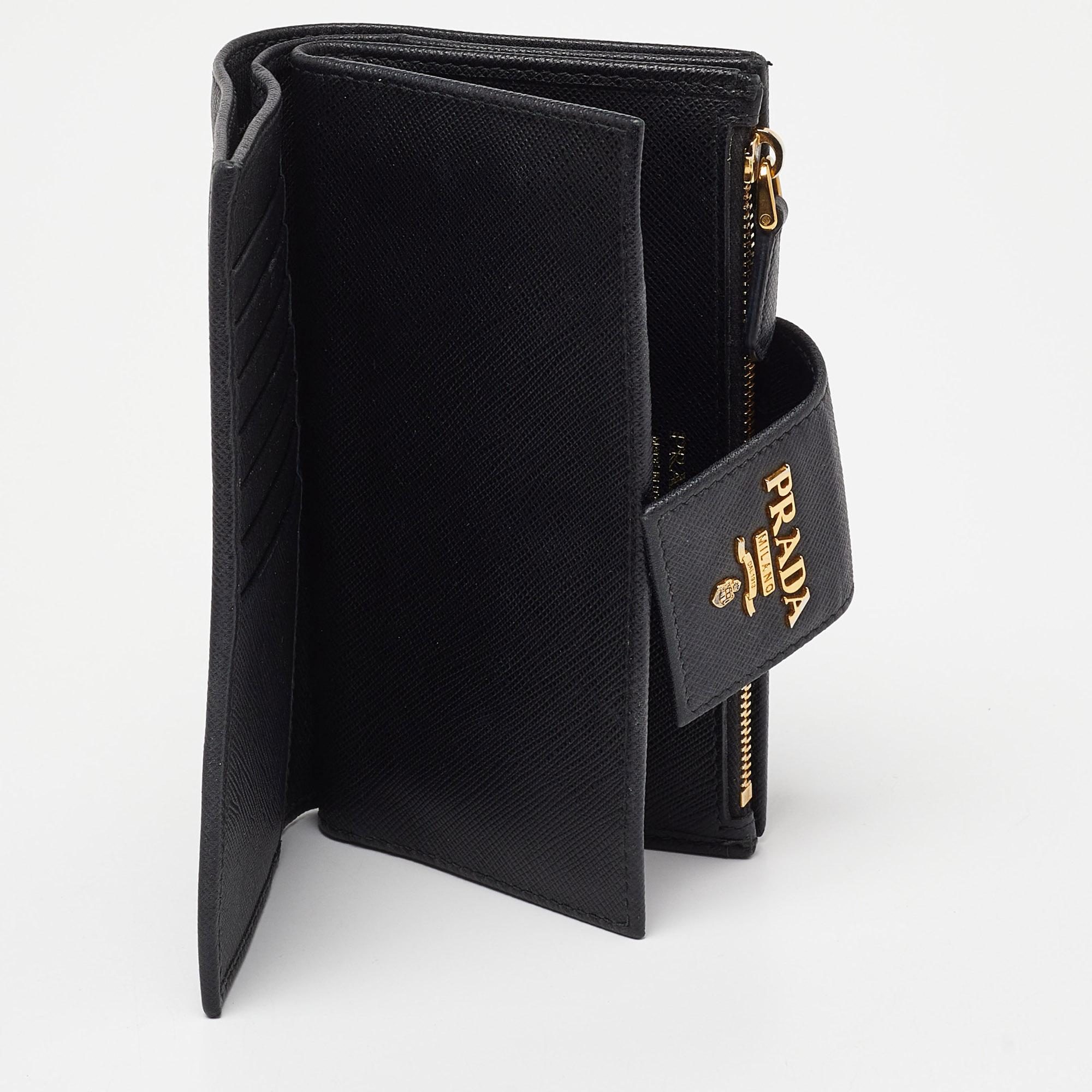 Prada Black Saffiano Metal Leather Compact Wallet In Fair Condition In Dubai, Al Qouz 2