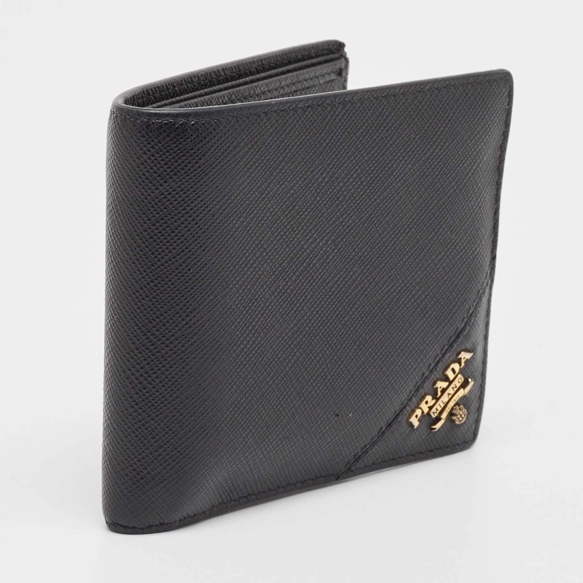 This classy Prada wallet for men brings along a touch of luxury and immense style. It comes perfectly crafted to neatly carry your cards and cash.

