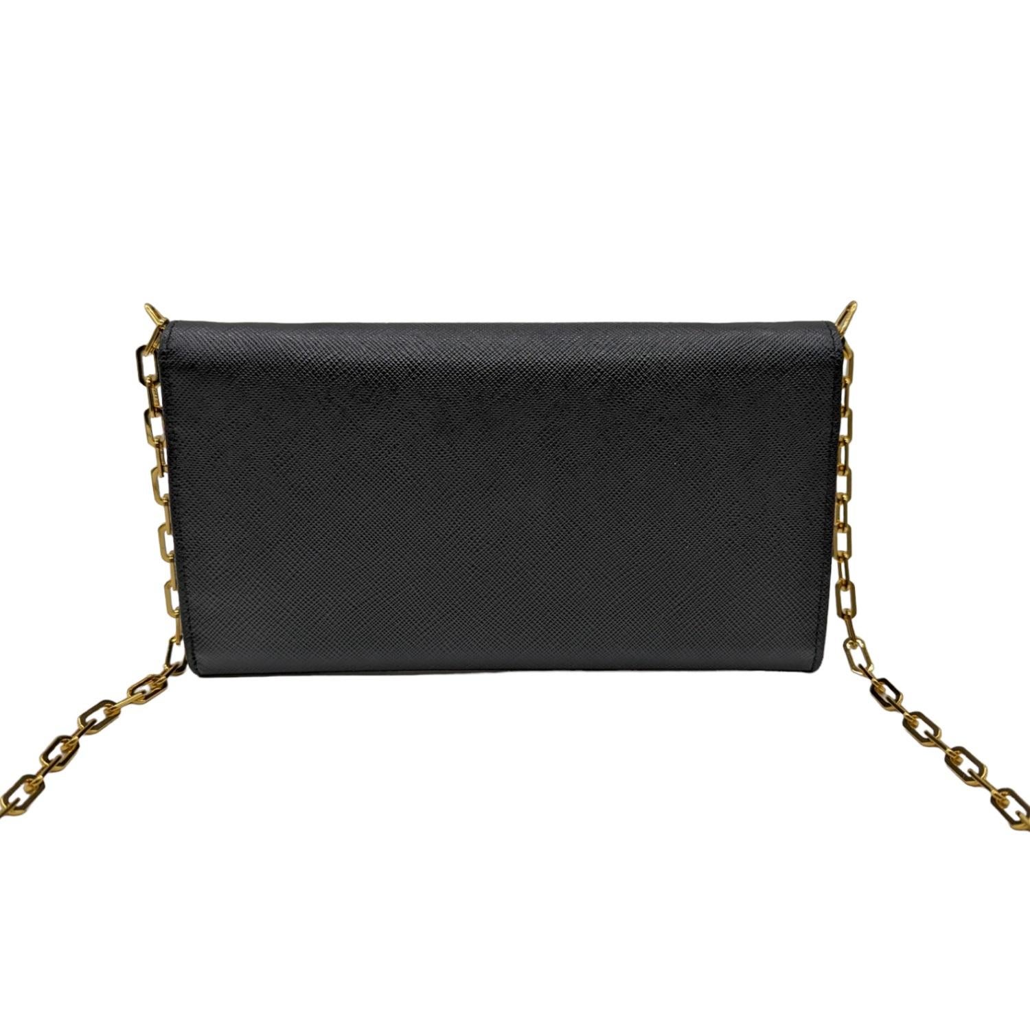 Prada Black Saffiano Metal Oro Chain Wallet Crossbody In Excellent Condition In Scottsdale, AZ