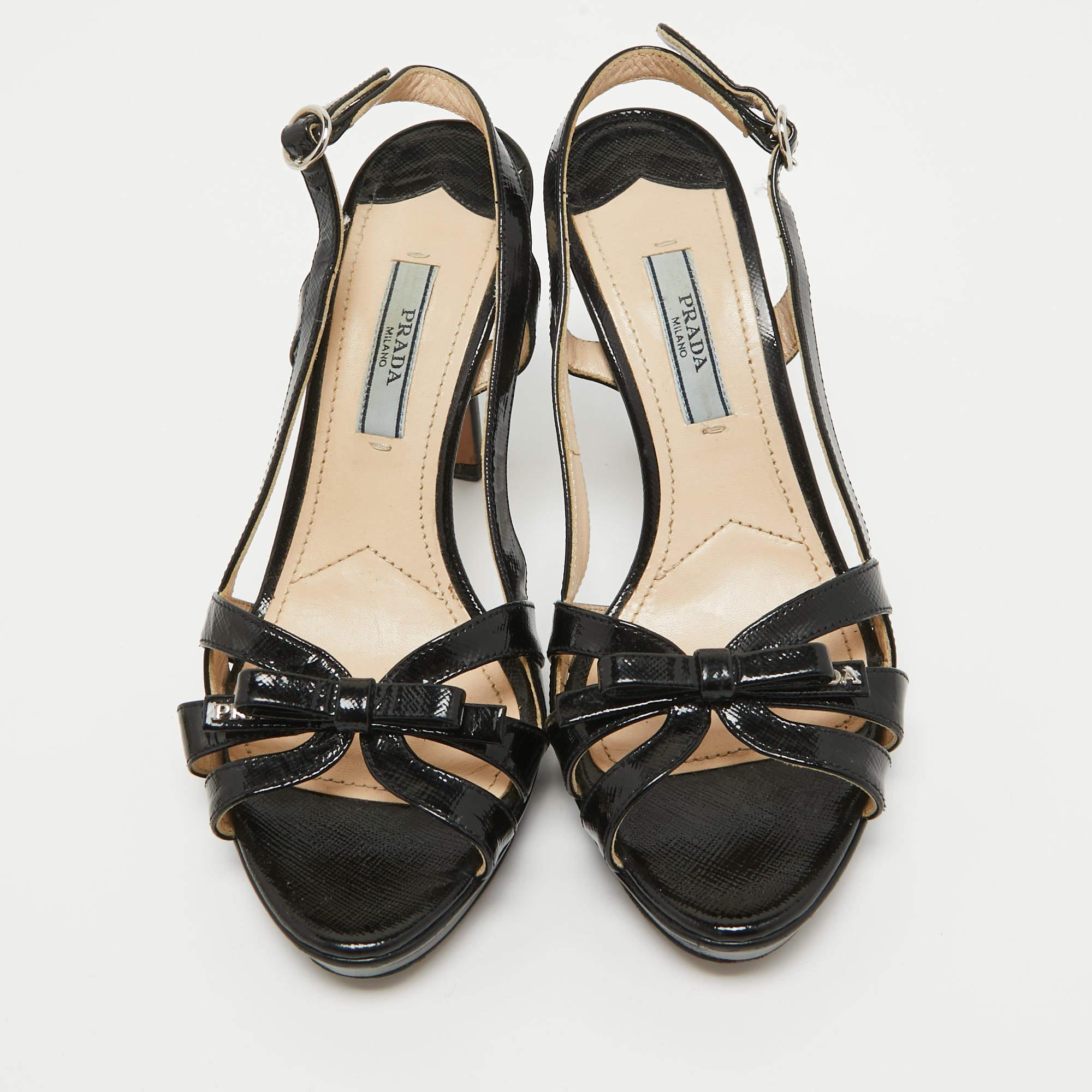 Prada Sandalias negras de charol saffiano con lazo Slingback talla 35.5 Negro en venta
