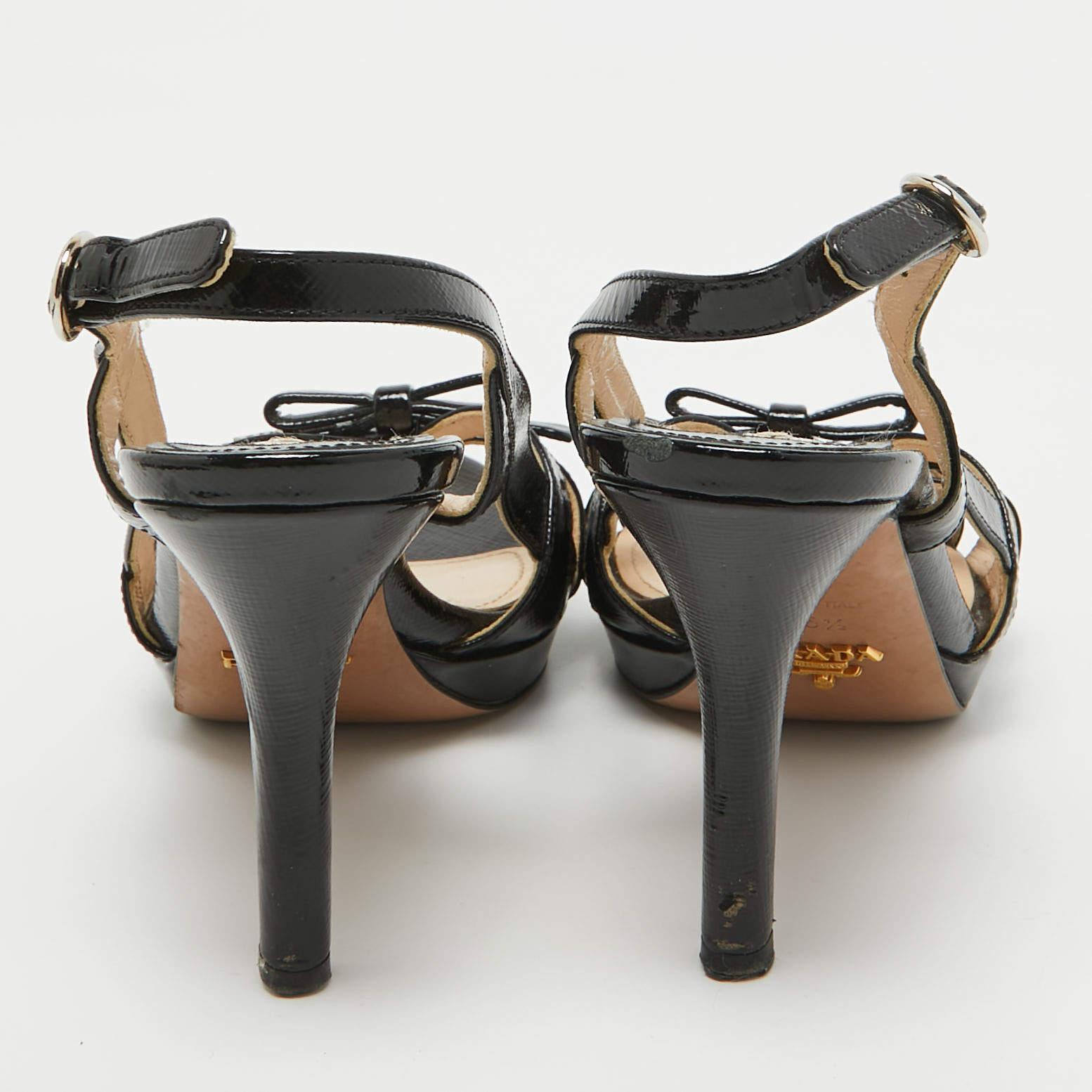 De las mujeres Prada Sandalias negras de charol saffiano con lazo Slingback talla 35.5 en venta