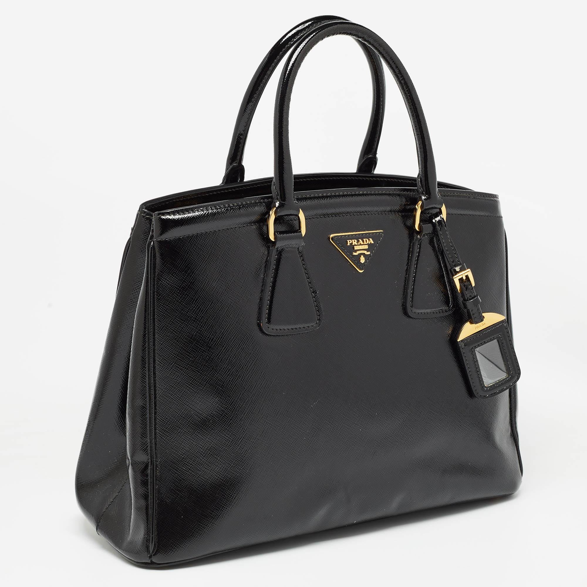 Prada Black Saffiano Patent Leather Parabole Tote In Good Condition In Dubai, Al Qouz 2