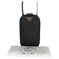 Mini borsa verticale Prada Phone Crossbody in Saffiano Nero
