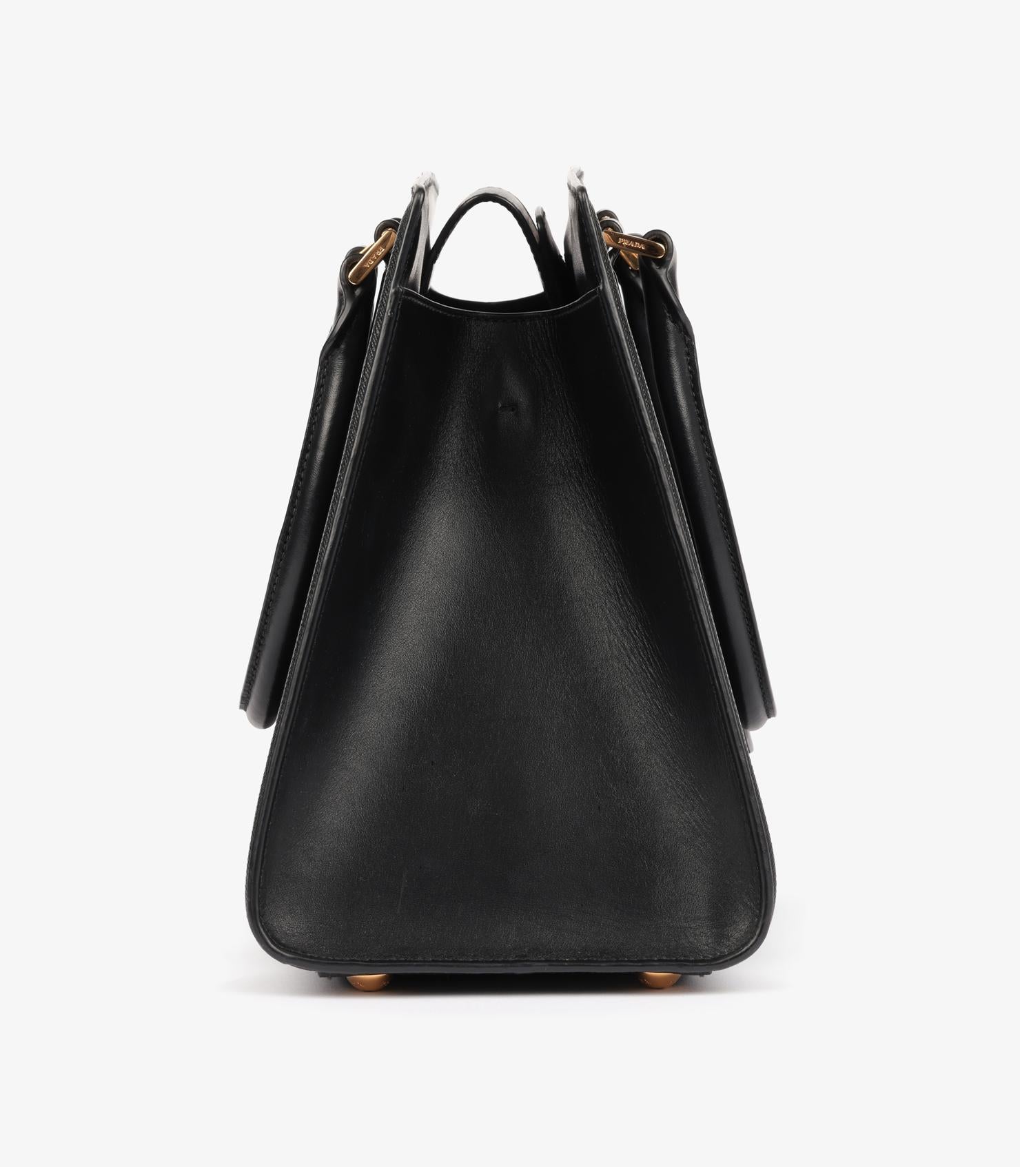 da uomo o donna Prada, Tote media in pelle saffiano e morbida di vitello nera in vendita