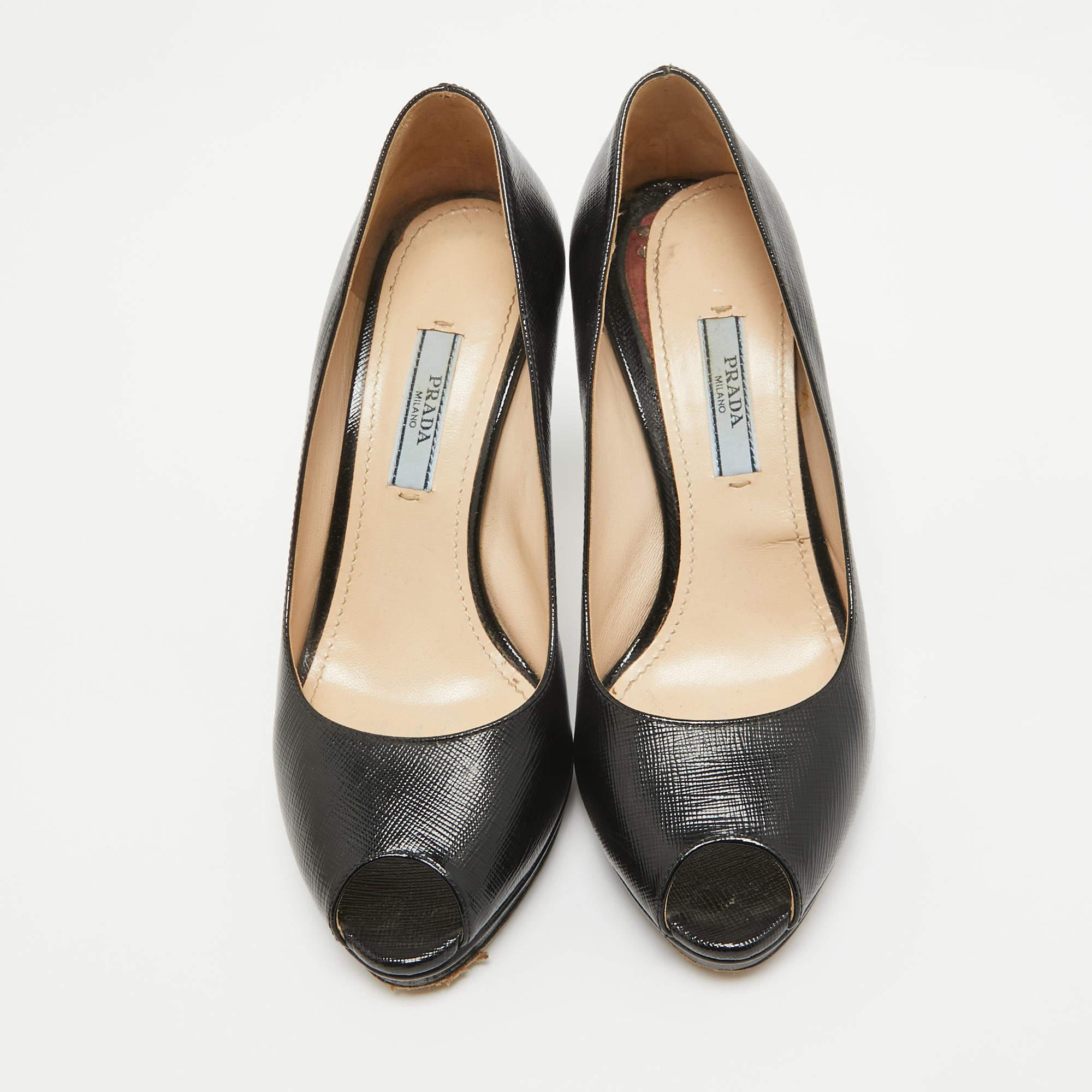 Prada Black Saffiano Vernice Leather Peep Toe Platform Pumps Size 36 In Good Condition In Dubai, Al Qouz 2