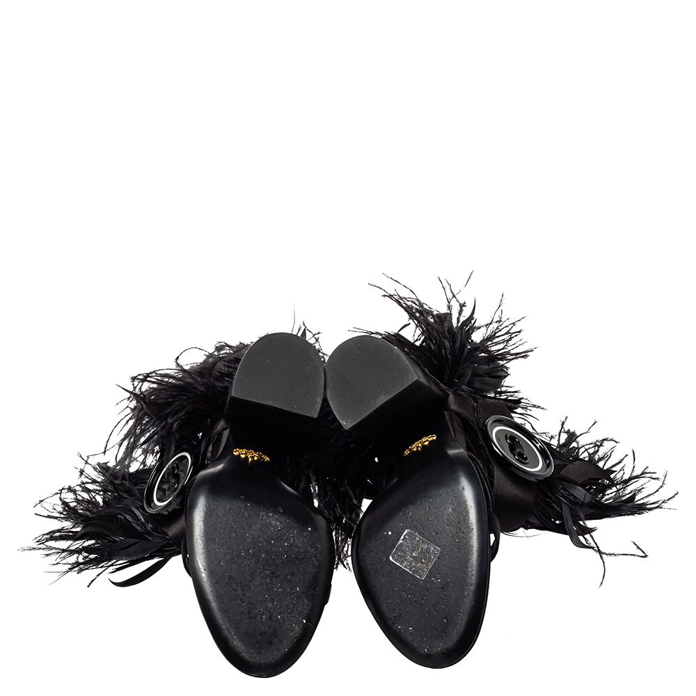 Prada Black Satin And Feather Trim Criss Cross Block Heel Sandals Size 39.5 In Good Condition In Dubai, Al Qouz 2
