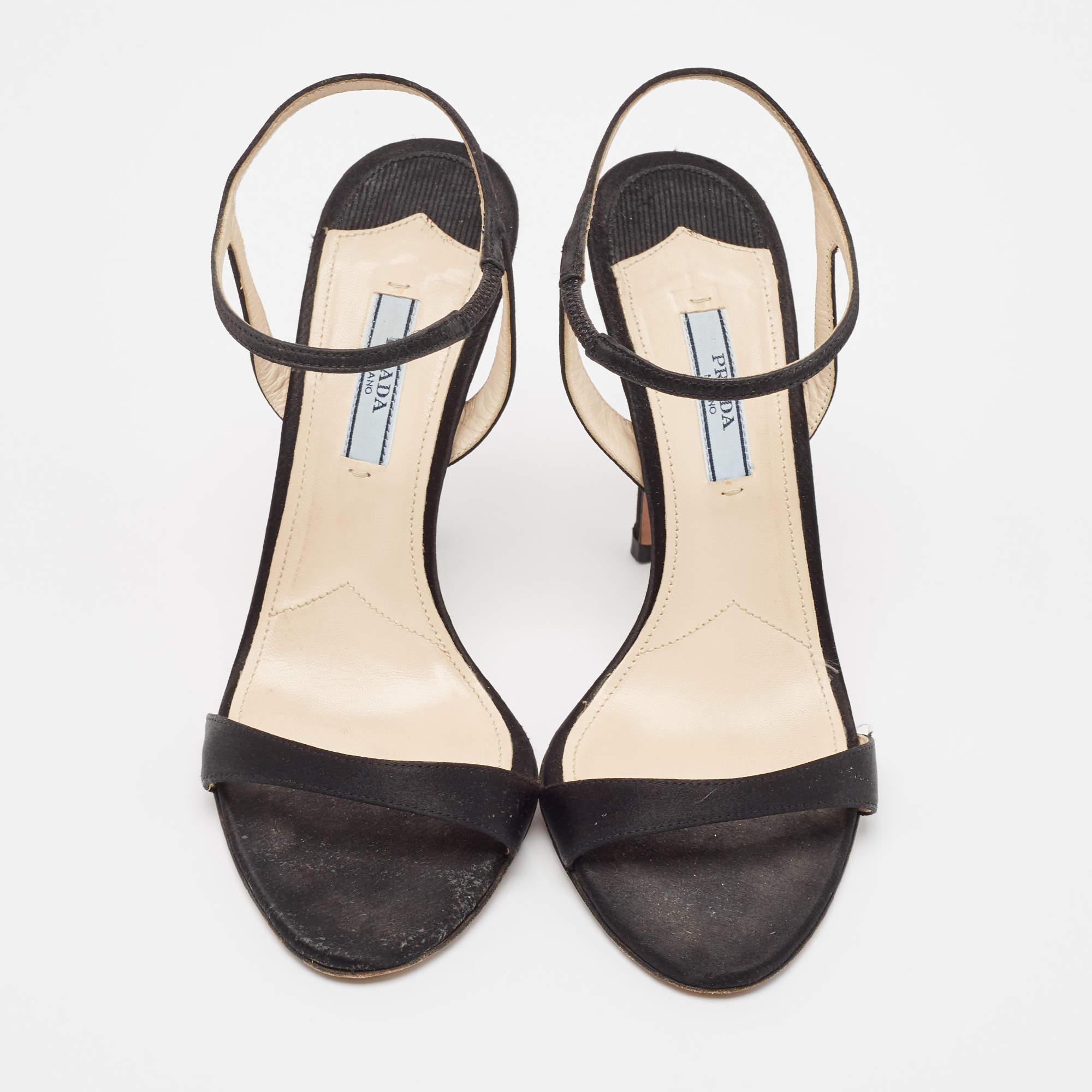 Noir Prada - Sandales à lanières de satin noir - Taille 37,5 en vente